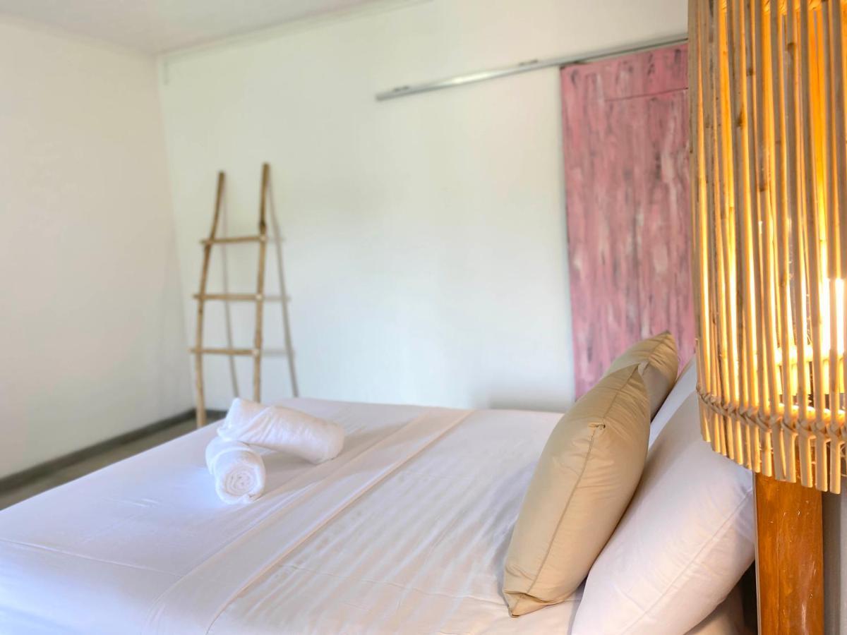 Sky Breeze Hotel Унаватуна Екстериор снимка