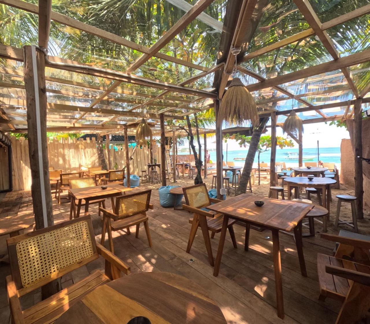 Sky Breeze Hotel Унаватуна Екстериор снимка